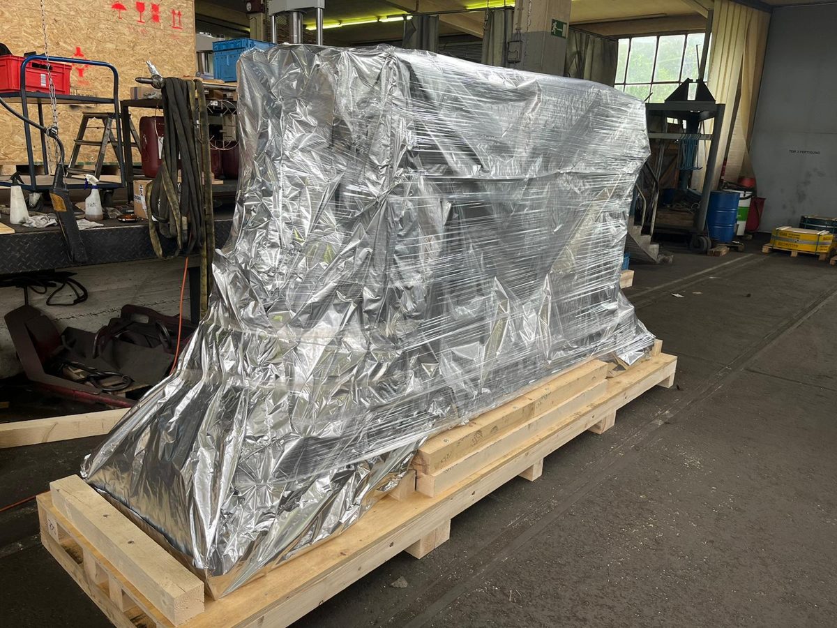 Maschine in Aluverbundfolie, seefrachttauglich verpackt